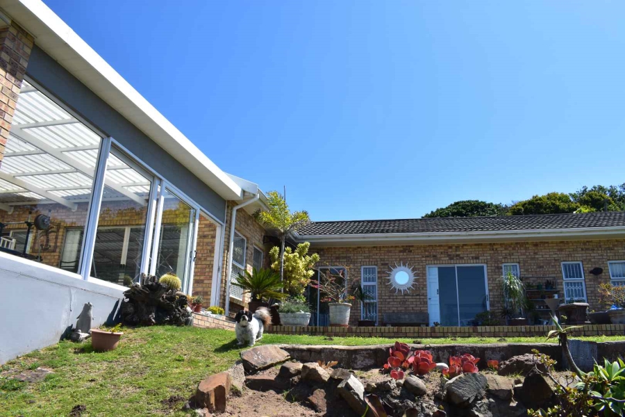 5 Bedroom Property for Sale in Kidds Beach Eastern Cape